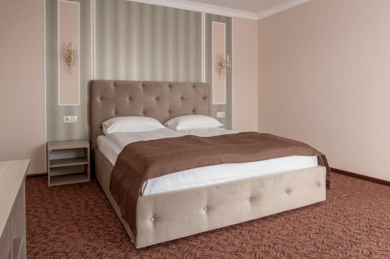 Mon Ami Hotel ايفانو - فرانكيفسك المظهر الخارجي الصورة