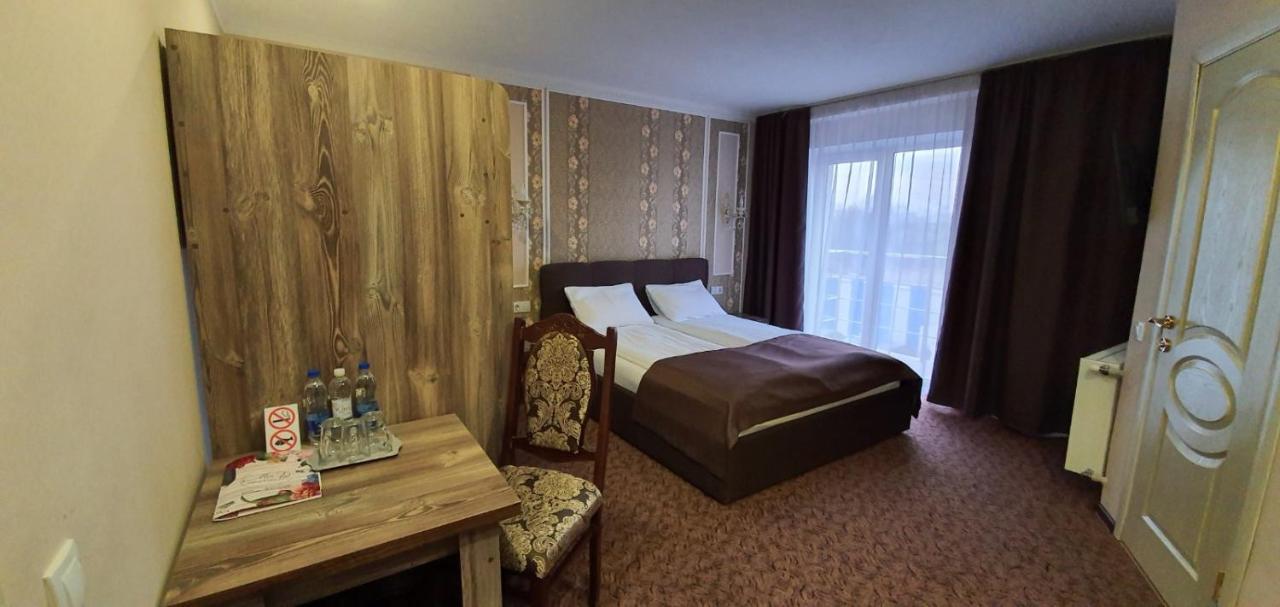 Mon Ami Hotel ايفانو - فرانكيفسك المظهر الخارجي الصورة