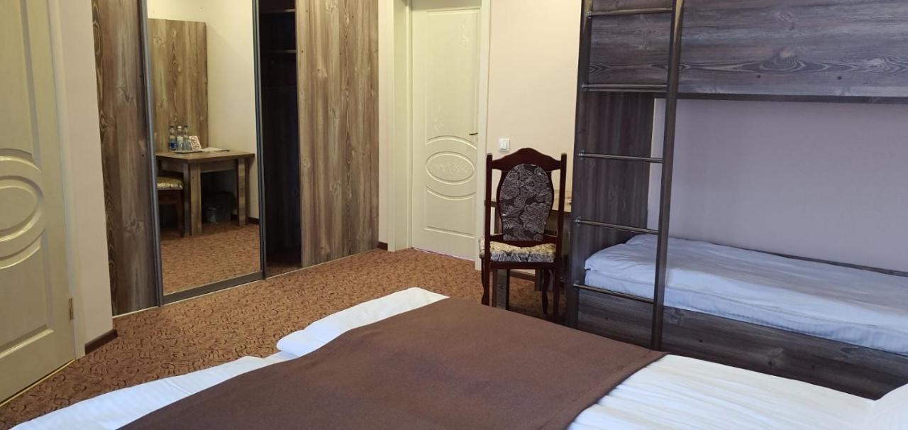 Mon Ami Hotel ايفانو - فرانكيفسك المظهر الخارجي الصورة