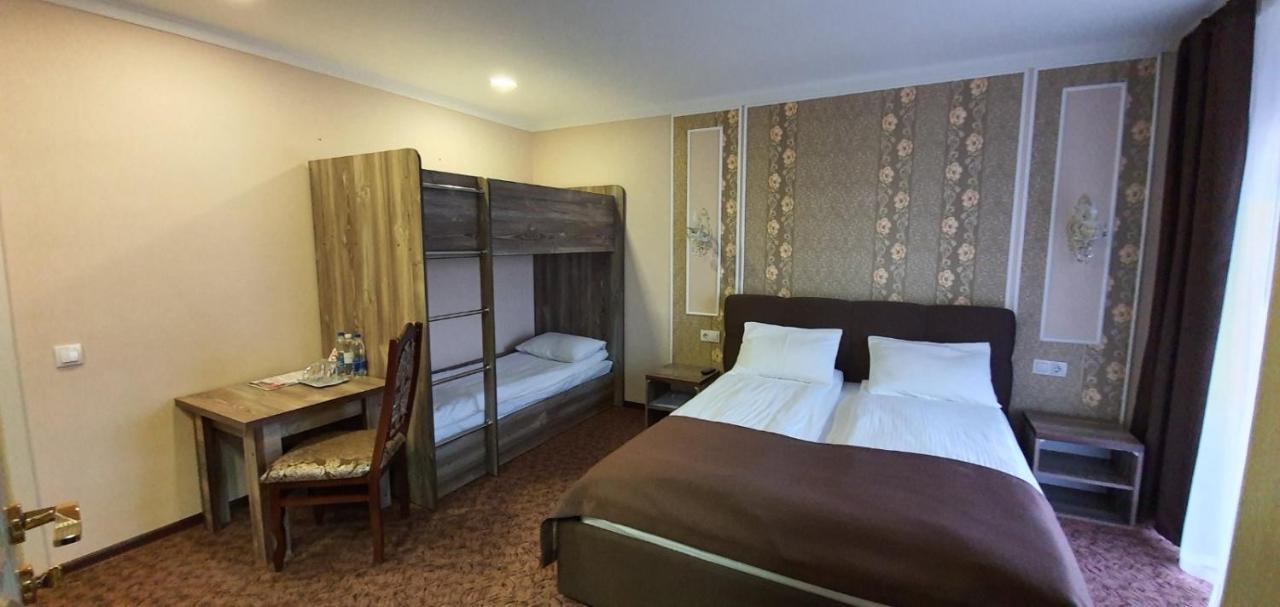 Mon Ami Hotel ايفانو - فرانكيفسك المظهر الخارجي الصورة